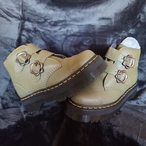 DR MARTENS DEVON FLOWER BUCKLE LEATHER PLATFORM BOOTS KHAKI GREEN US WOMEN 8
